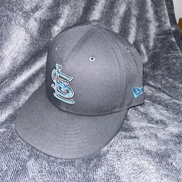 St Louis Cardinals Fitted Hat 7 1/4 - Picture 1 of 1